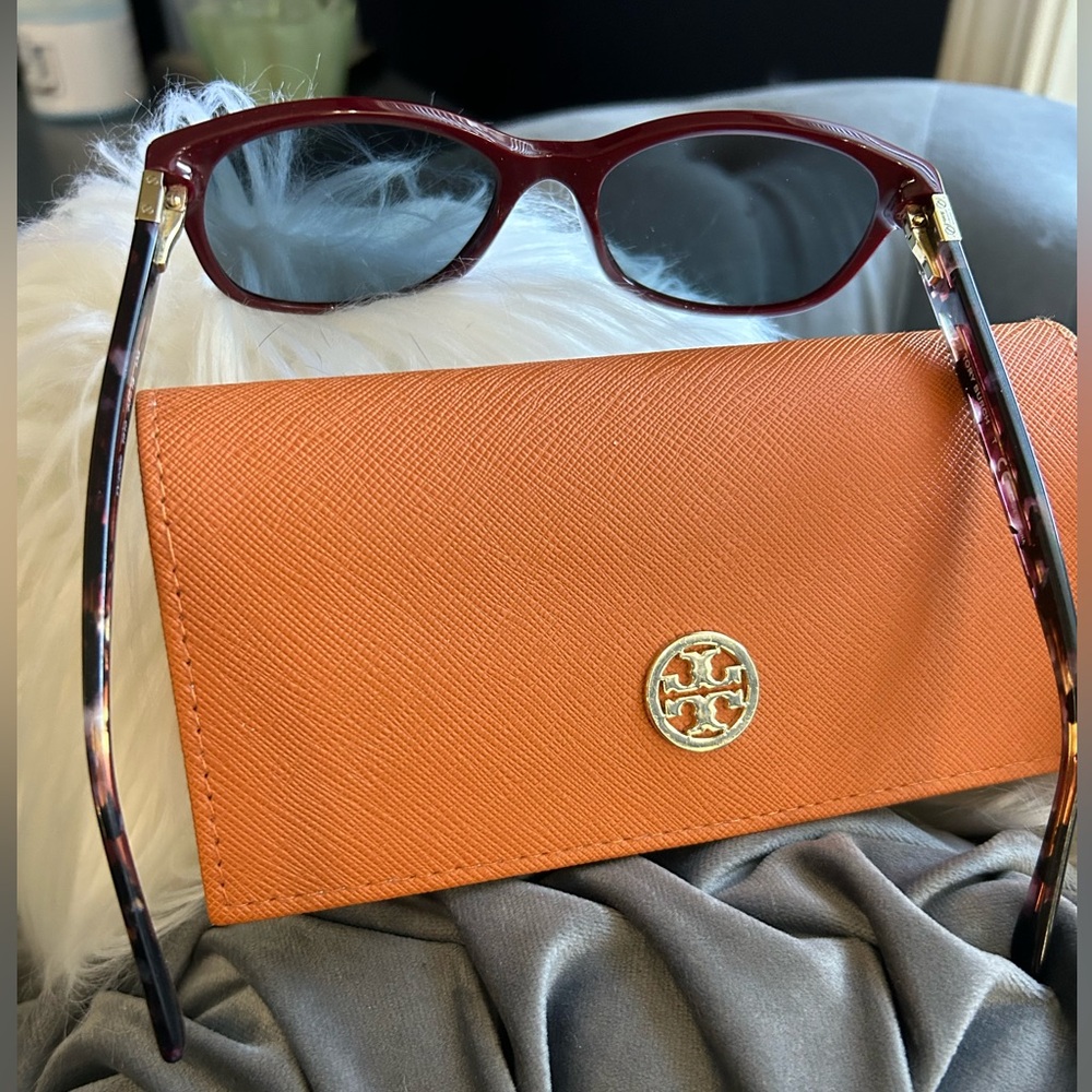 Tory Burch Sunglasses, Case, Slip Cover/ Baggie Like New EUC